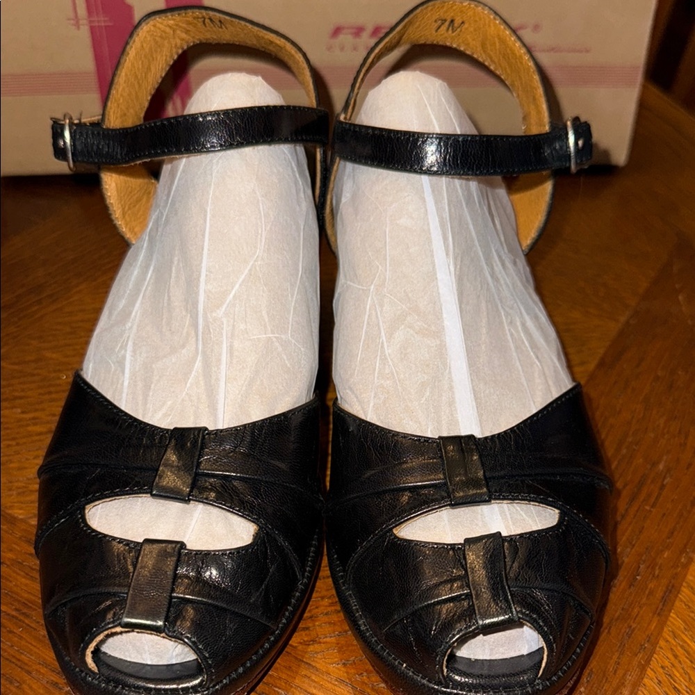 Re-mix vintage pleated toe style sandal sandal in black